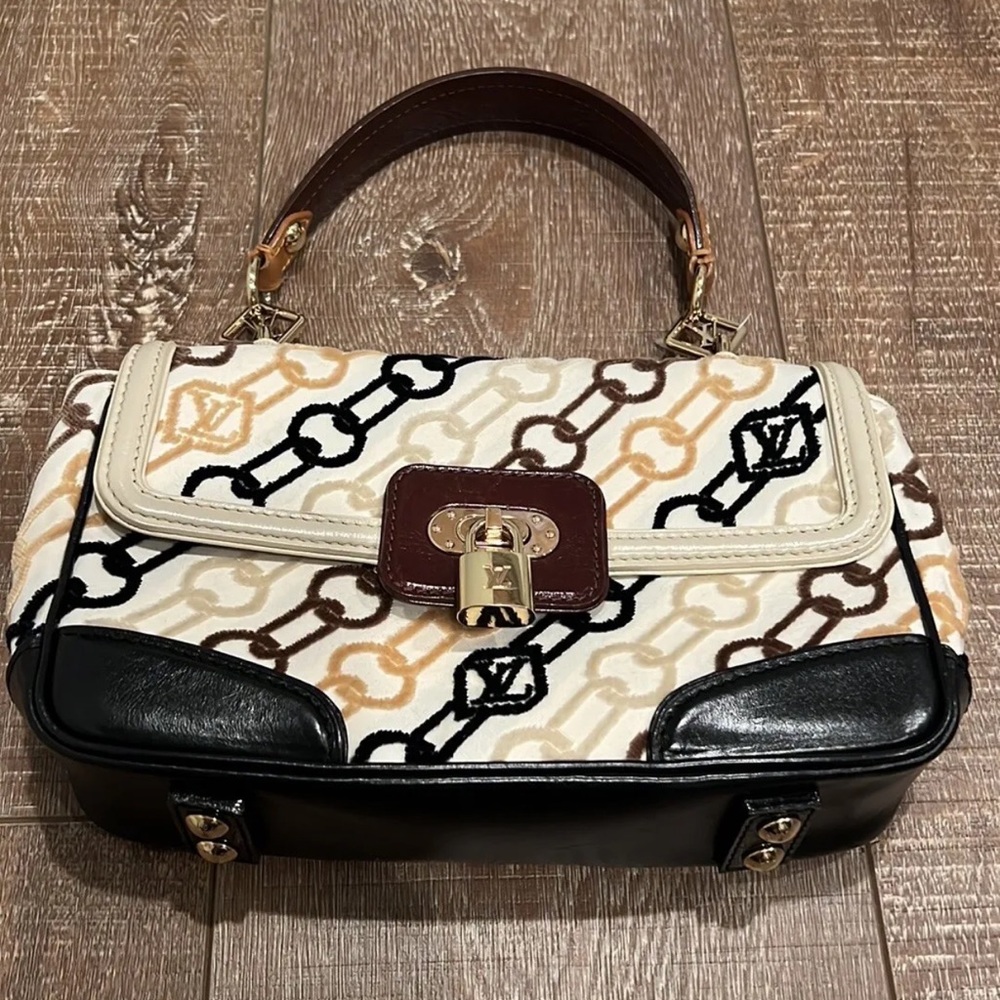 Extremely RARE EUC Louis Vuitton limited edition bag with original strap - Picture 3 of 6